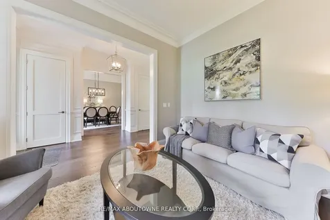 408 Saville Crescent Oakville ON L6L 3T8