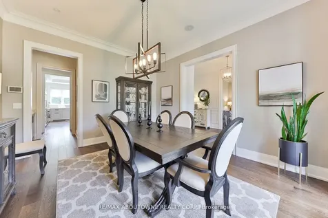 408 Saville Crescent Oakville ON L6L 3T8