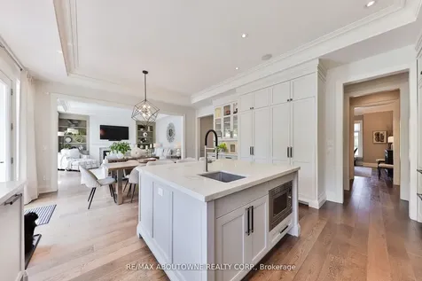 408 Saville Crescent Oakville ON L6L 3T8