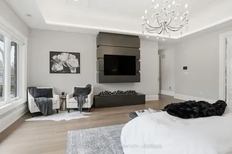 1489 Rogerswood Court Mississauga ON L5J 1R7
