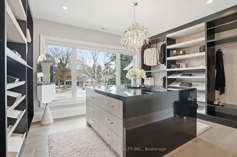 1489 Rogerswood Court Mississauga ON L5J 1R7