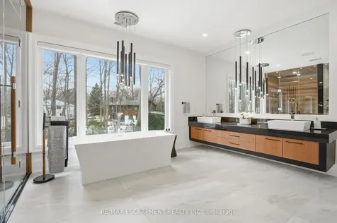 1489 Rogerswood Court Mississauga ON L5J 1R7
