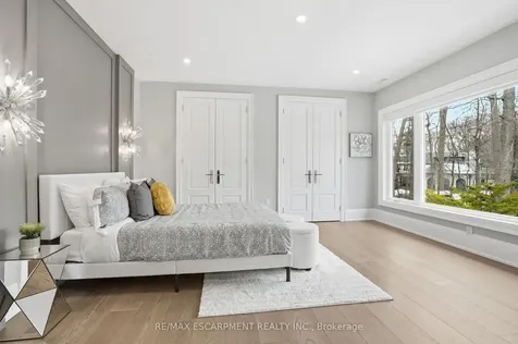 1489 Rogerswood Court Mississauga ON L5J 1R7