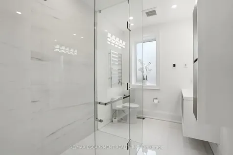 1489 Rogerswood Court Mississauga ON L5J 1R7