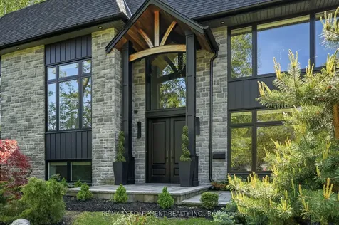 1489 Rogerswood Court Mississauga ON L5J 1R7