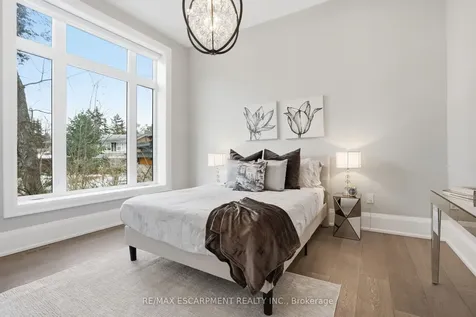 1489 Rogerswood Court Mississauga ON L5J 1R7