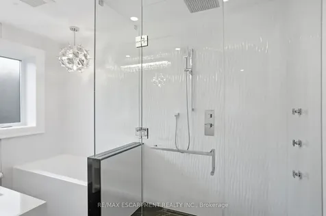 1489 Rogerswood Court Mississauga ON L5J 1R7