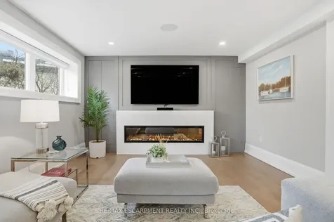 1489 Rogerswood Court Mississauga ON L5J 1R7