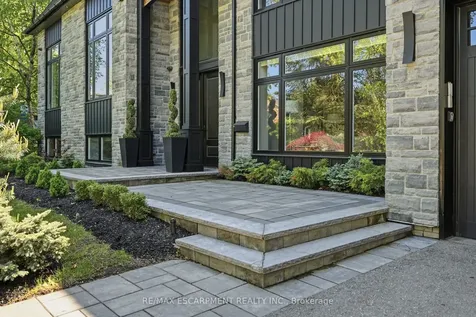 1489 Rogerswood Court Mississauga ON L5J 1R7