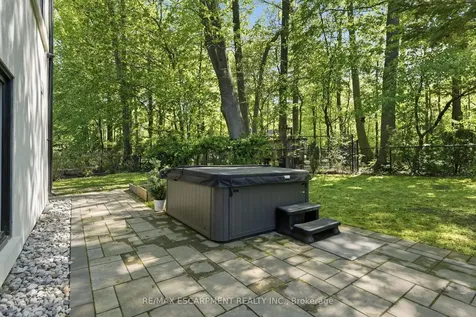 1489 Rogerswood Court Mississauga ON L5J 1R7