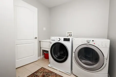 978 Cousens Terrace Milton ON L9T 0E1