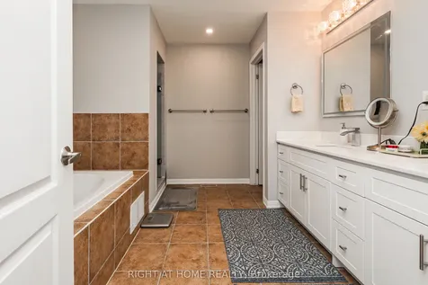 978 Cousens Terrace Milton ON L9T 0E1