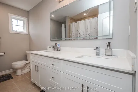 978 Cousens Terrace Milton ON L9T 0E1