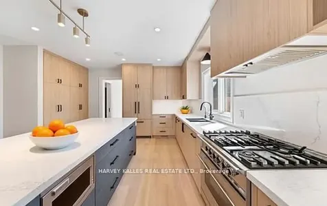 94 Prince Edward Drive S Toronto ON M8Y 3V7