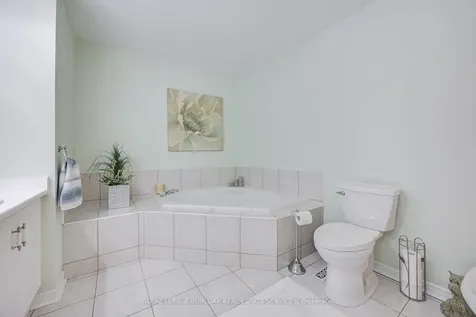 2295 Kingfisher Court Oakville ON L6M 3Z3