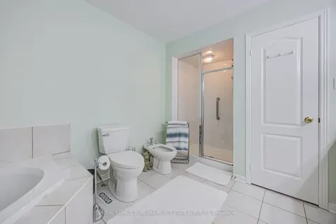 2295 Kingfisher Court Oakville ON L6M 3Z3