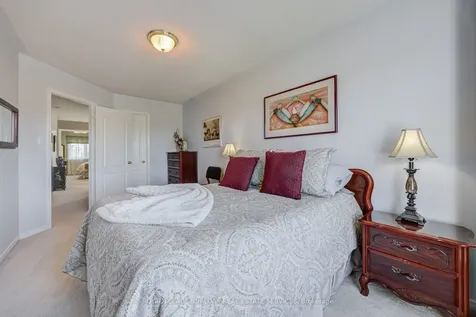 2295 Kingfisher Court Oakville ON L6M 3Z3