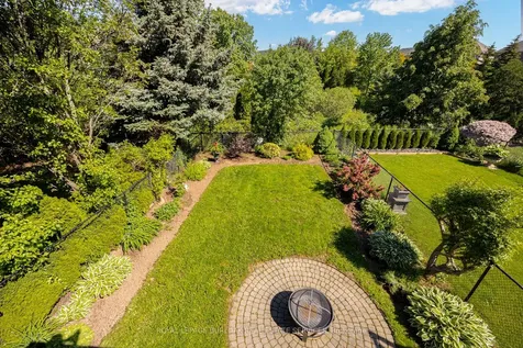 2295 Kingfisher Court Oakville ON L6M 3Z3