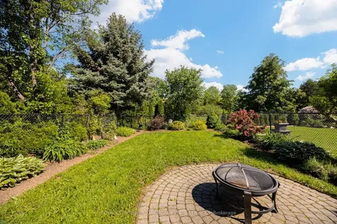 2295 Kingfisher Court Oakville ON L6M 3Z3