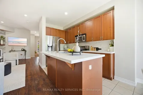 10 Deepcoral Court Brampton ON L6V 4P7
