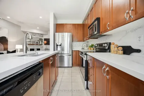 10 Deepcoral Court Brampton ON L6V 4P7