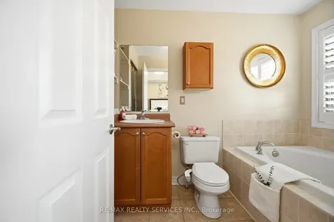 10 Deepcoral Court Brampton ON L6V 4P7