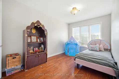 10 Deepcoral Court Brampton ON L6V 4P7