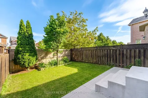 10 Deepcoral Court Brampton ON L6V 4P7