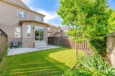 10 Deepcoral Court Brampton ON L6V 4P7