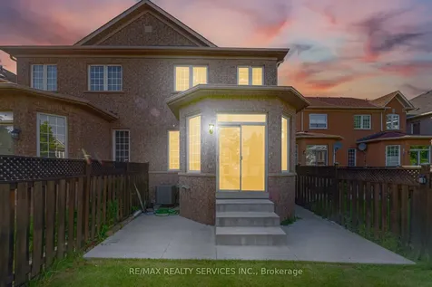 10 Deepcoral Court Brampton ON L6V 4P7