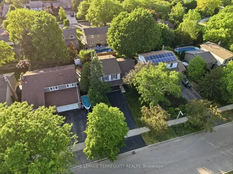 2609 Oak Row Crescent Mississauga ON L5L 1P7