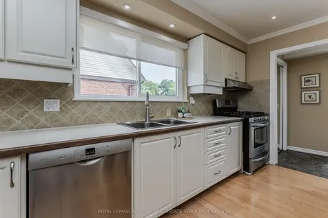 1319 Janina Boulevard Burlington ON L7P 1K5