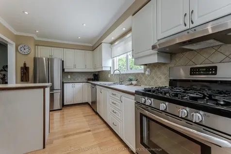 1319 Janina Boulevard Burlington ON L7P 1K5