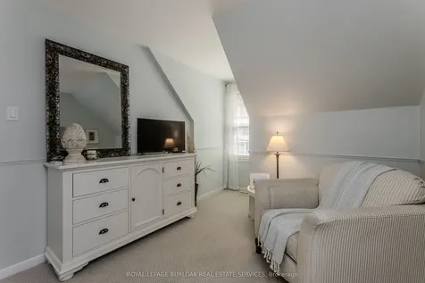 1319 Janina Boulevard Burlington ON L7P 1K5