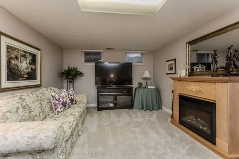 1319 Janina Boulevard Burlington ON L7P 1K5