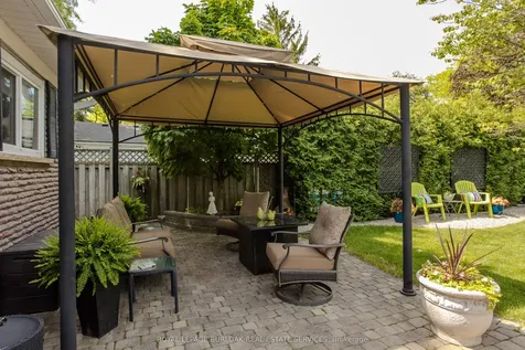 1319 Janina Boulevard Burlington ON L7P 1K5