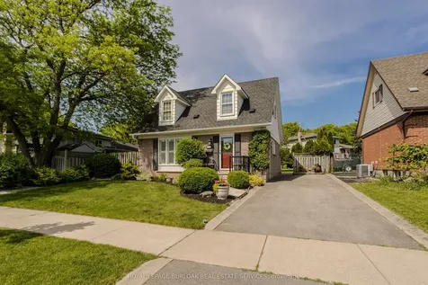 1319 Janina Boulevard Burlington ON L7P 1K5