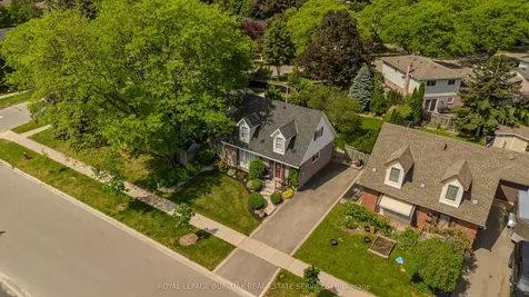 1319 Janina Boulevard Burlington ON L7P 1K5