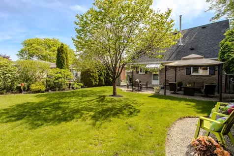 1319 Janina Boulevard Burlington ON L7P 1K5