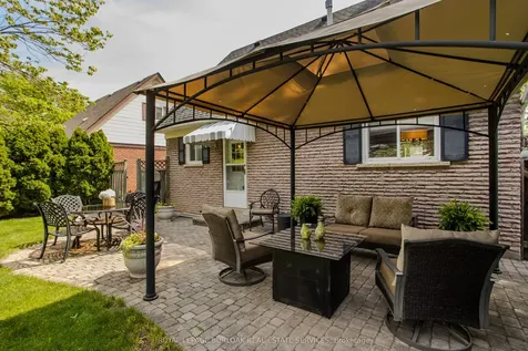 1319 Janina Boulevard Burlington ON L7P 1K5