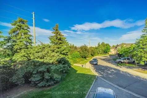 66 Brisbane Court Brampton ON L6R 1V4