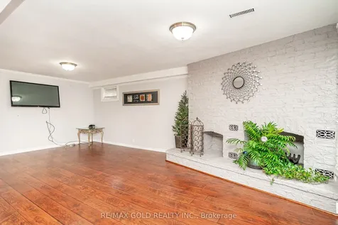 23 Dunster Crescent Brampton ON L6T 3J8