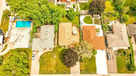 23 Dunster Crescent Brampton ON L6T 3J8