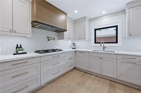 521 Dynes Road Burlington ON L7N 2V1