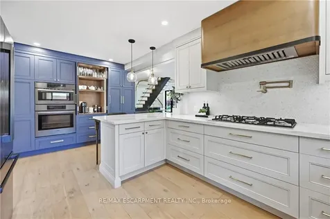 521 Dynes Road Burlington ON L7N 2V1