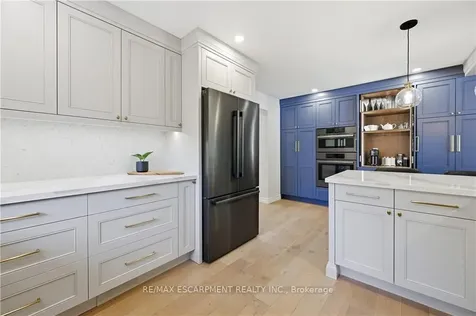 521 Dynes Road Burlington ON L7N 2V1
