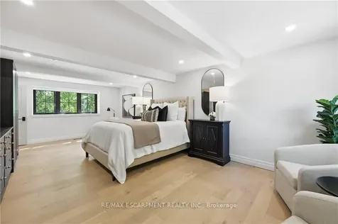 521 Dynes Road Burlington ON L7N 2V1