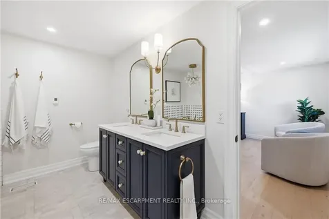 521 Dynes Road Burlington ON L7N 2V1