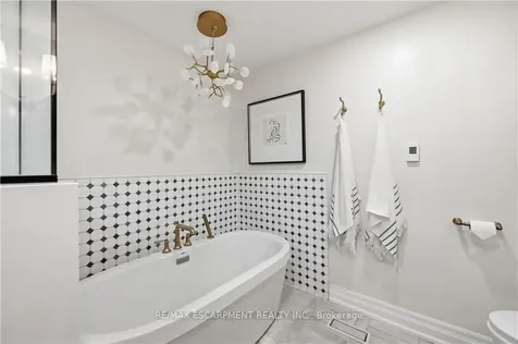 521 Dynes Road Burlington ON L7N 2V1