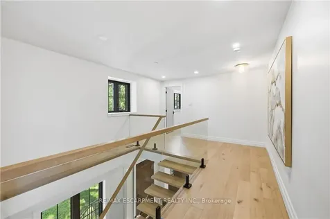 521 Dynes Road Burlington ON L7N 2V1